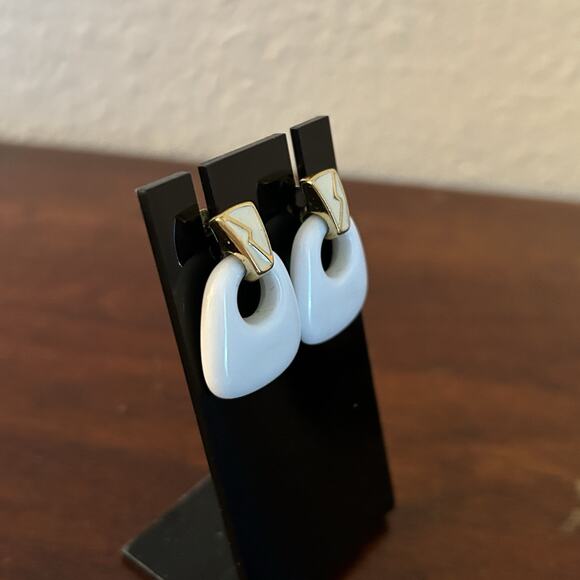 Retro White & Gold Dangle Earrings Lightning Bolt Mod 80s Style Pierced - Picture 2 of 2